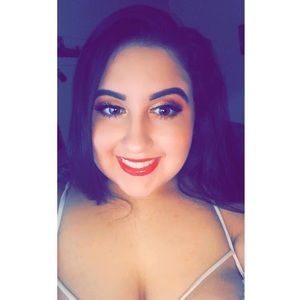 Meet your Posher, Cinthia